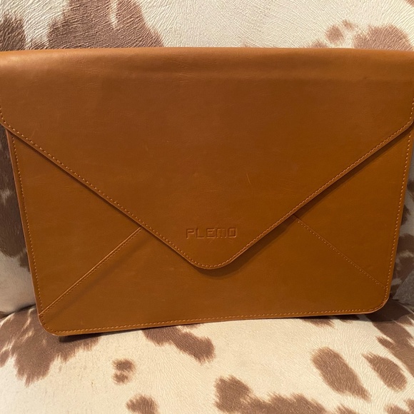 plemo laptop sleeve